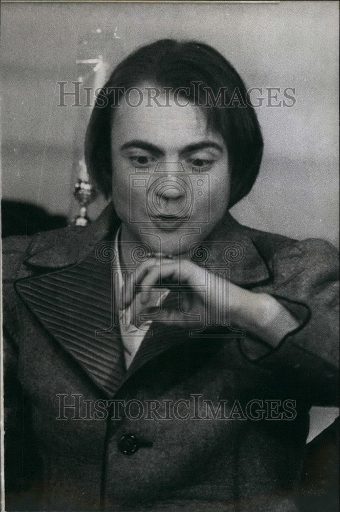 Press Photo Unknown Man Looks in Amazement at Large Ring on Finger - Historic Images