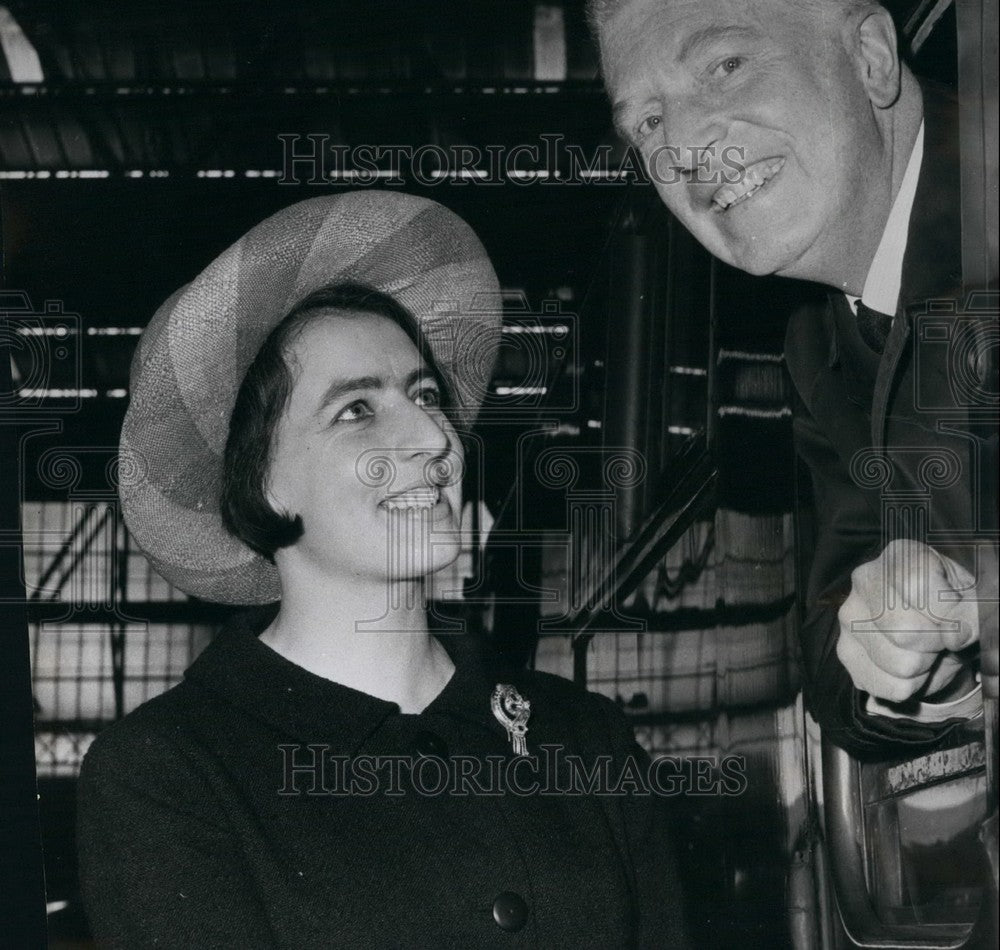 1965, John Freeman High commissioner to India & wife - KSB49165 - Historic Images