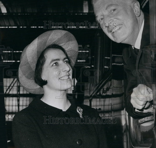1965, John Freeman High commissioner to India & wife - KSB49165 - Historic Images
