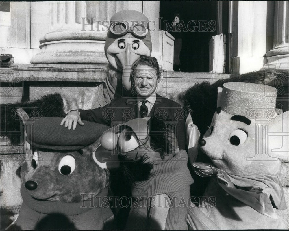 1977 Press Photo Lord Mayor Elect Air Commodore Peter Vanneck - Historic Images