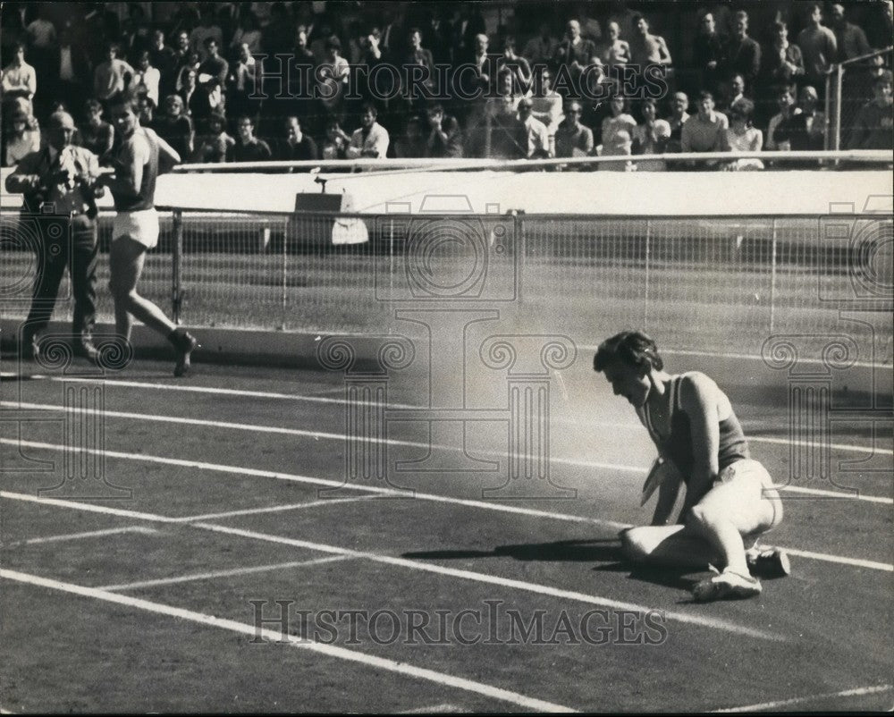 1970 Siegfried Schenke(East Germany)  fall in 200 Metres - Historic Images