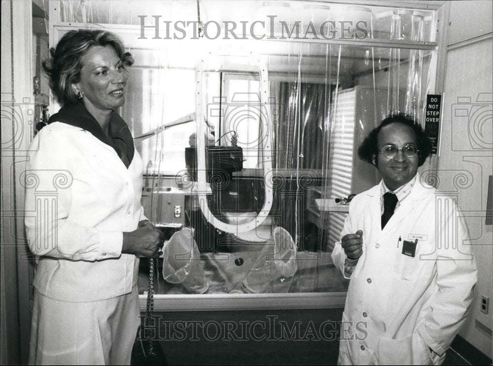 1975 Press Photo Dr. Mildred Scheel & Dr. Franic J. Ravscher - KSB49415 - Historic Images