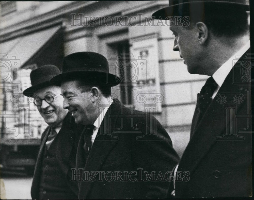 1953 Sir Bernard Docker On Currency Summons - Historic Images