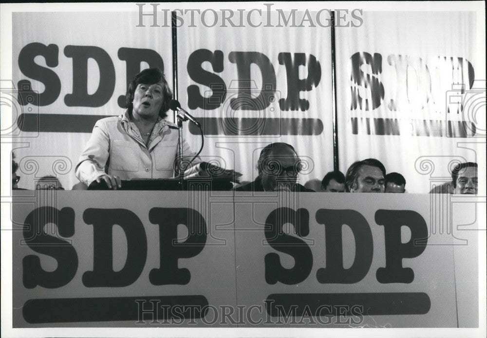 1981, Sdp conference ends in London Dick Taverne Shirley Williams - Historic Images