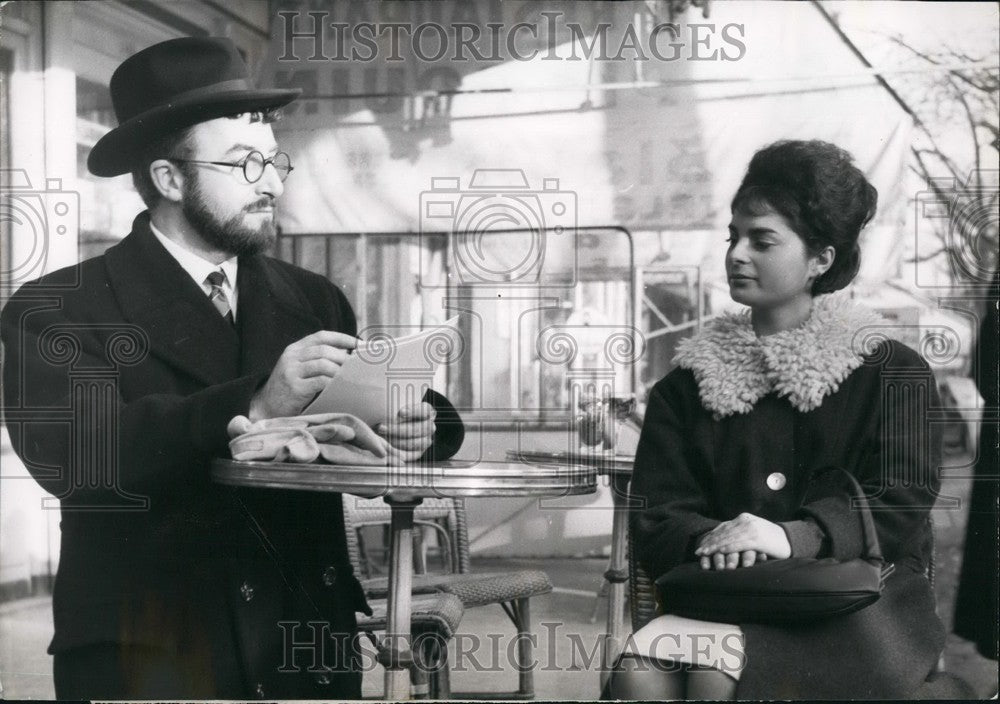 1961 Press Photo Actor Peter Sellers In Paris Cafe - KSB49699 - Historic Images