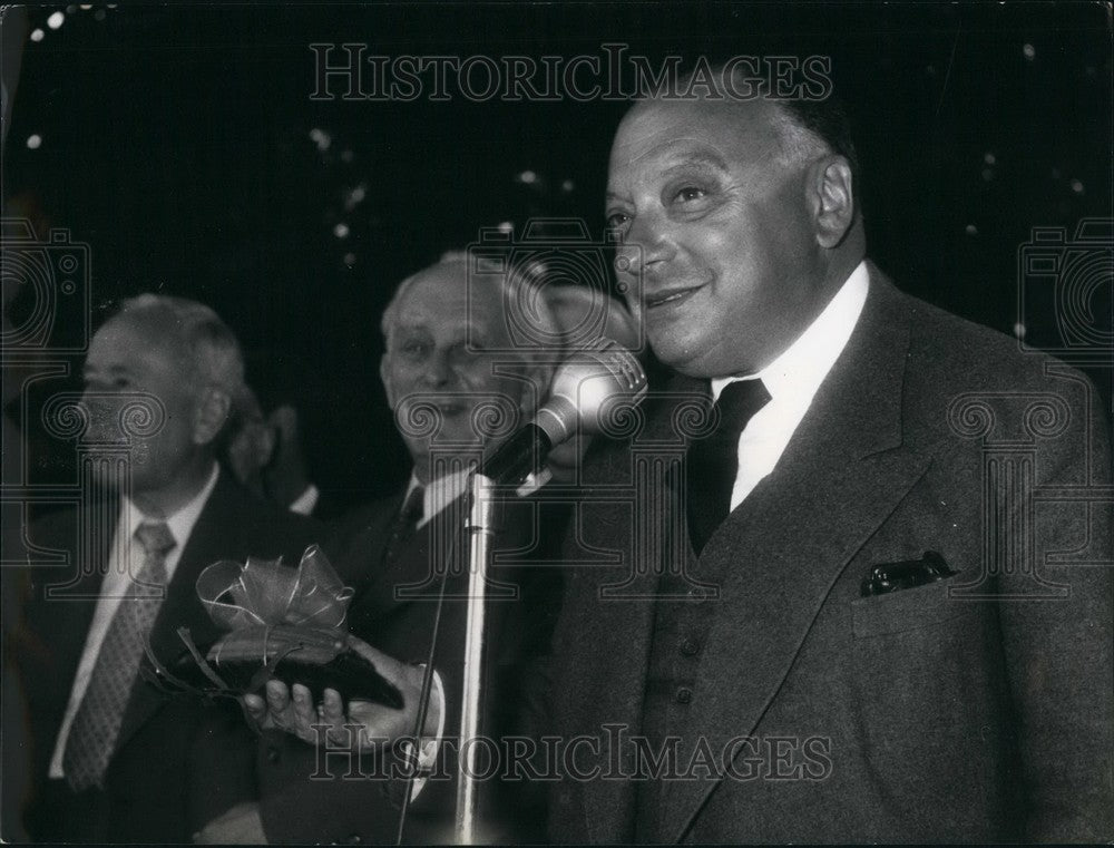 1956 Prof. Pauly Receiving Gift In Switzerland - Historic Images