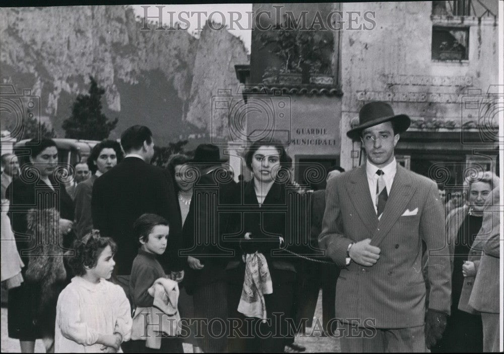 Press Photo young milanese Franco Pozzi Miranda De Lago Sirenes Island couple - Historic Images