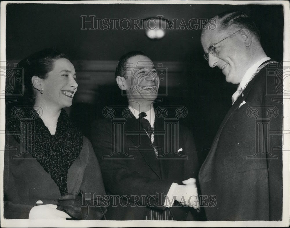1955 Press Photo Mr. F.M.A. Schokking,Mr. Victor Mishcon &amp; Mrs. Mishcon - Historic Images