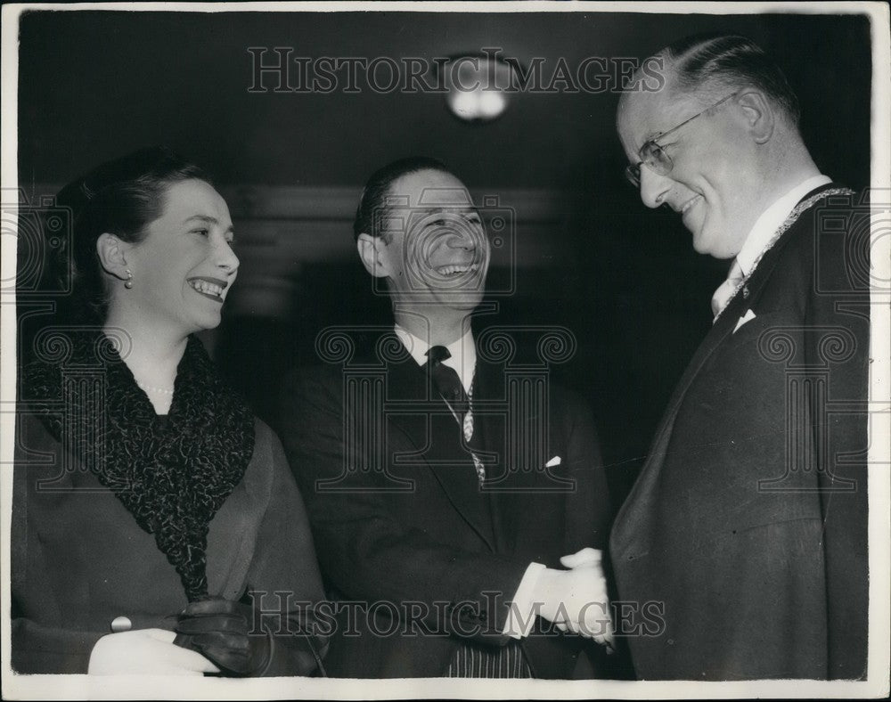 1955 Press Photo Mr. F.M.A. Schokking,Mr. Victor Mishcon & Mrs. Mishcon - Historic Images