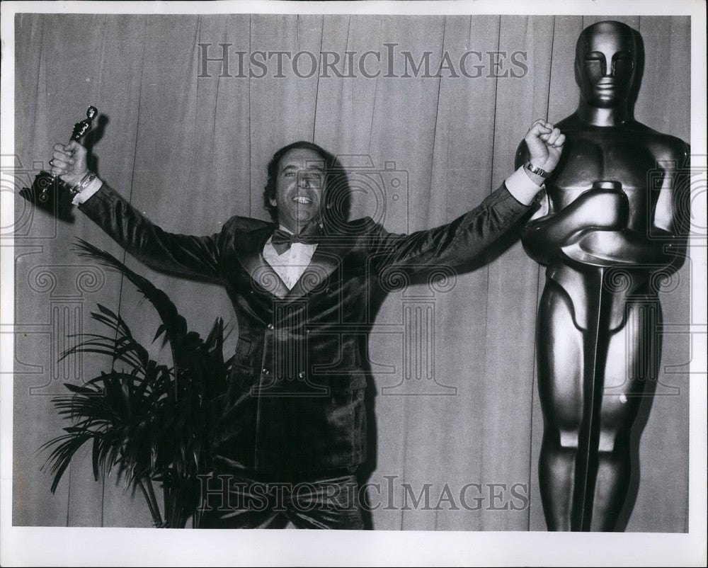 1973 Press Photo Actor Albert Ruddy Celebrating Academy Award Win Oscars - Historic Images