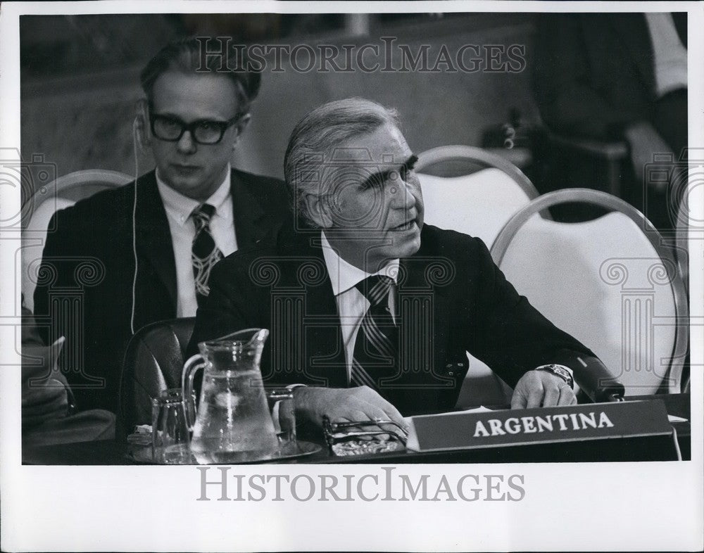 1973 Carlos Ortiz de Rozas Addressing Council - Historic Images