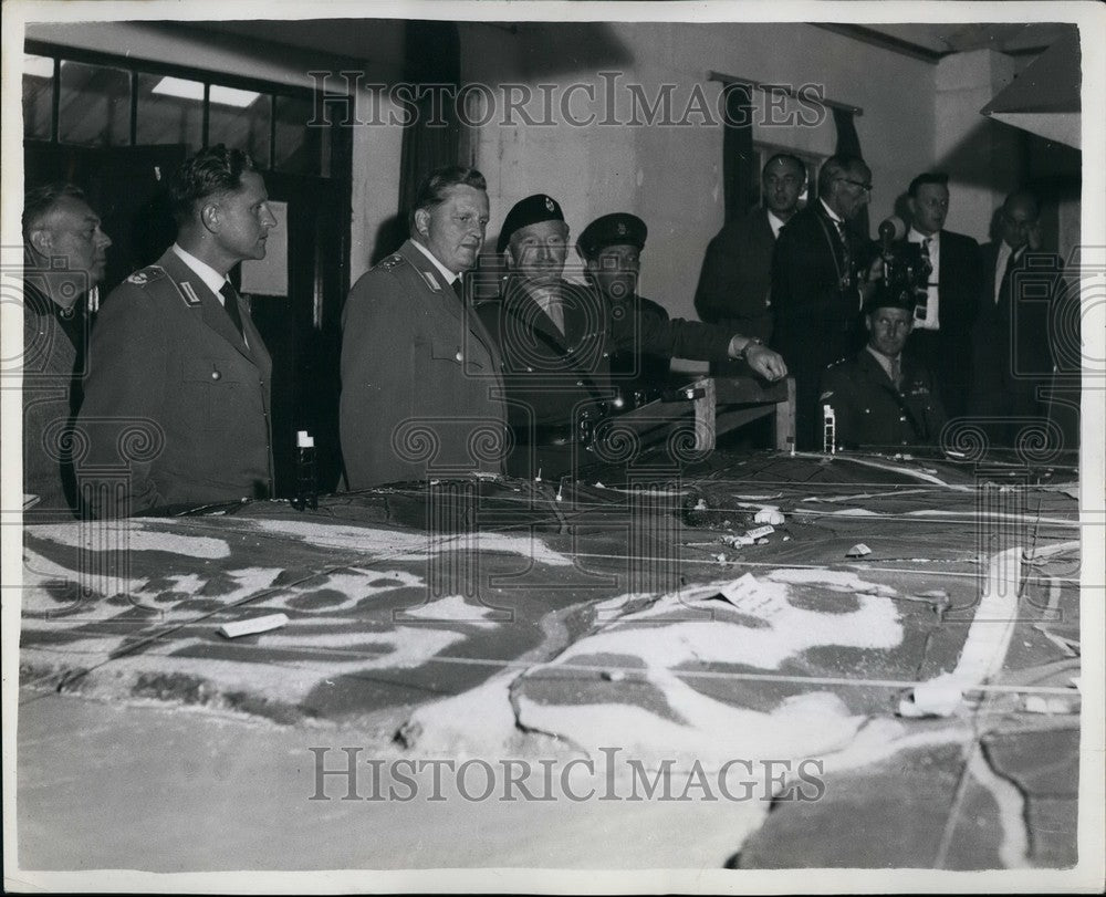 1961 Lt Col, Karl Von Kleist & O.C. Lt-Col. Edward Robinson - Historic Images