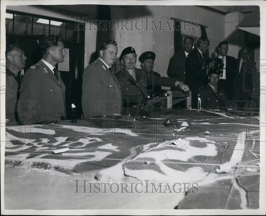 1961 Lt Col, Karl Von Kleist & O.C. Lt-Col. Edward Robinson - Historic Images