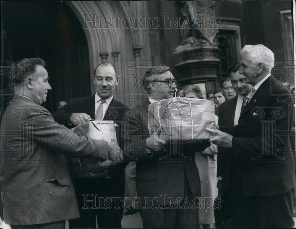 1962 Press Photo Ken Robinson, M.P receives protest petition of 250,000 names - Historic Images