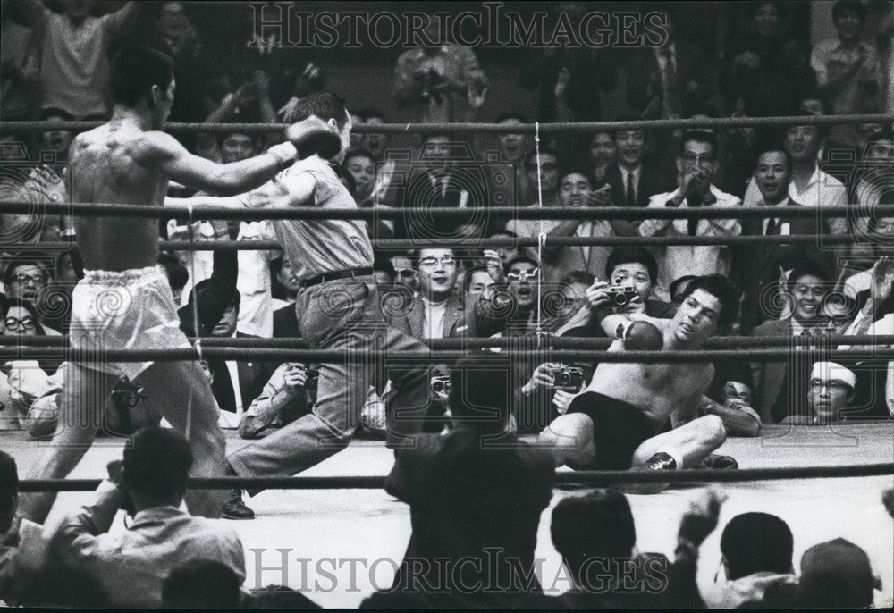 1970 Boxer Yoshiaki Numata &amp; Challenger Raul Rojas - Historic Images