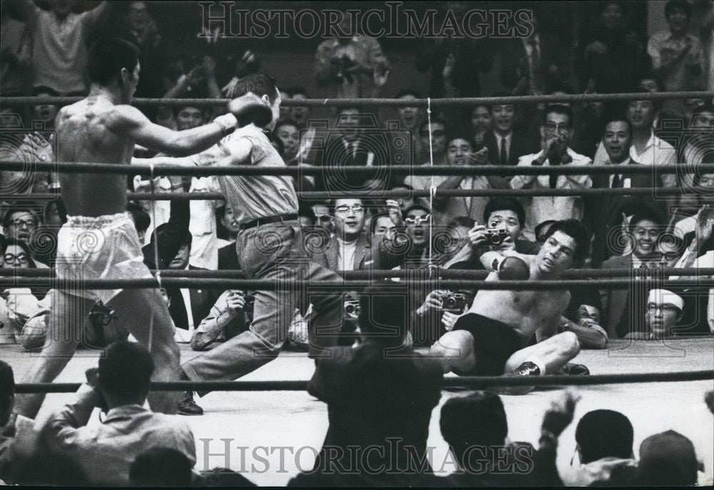 1970 Boxer Yoshiaki Numata & Challenger Raul Rojas - Historic Images