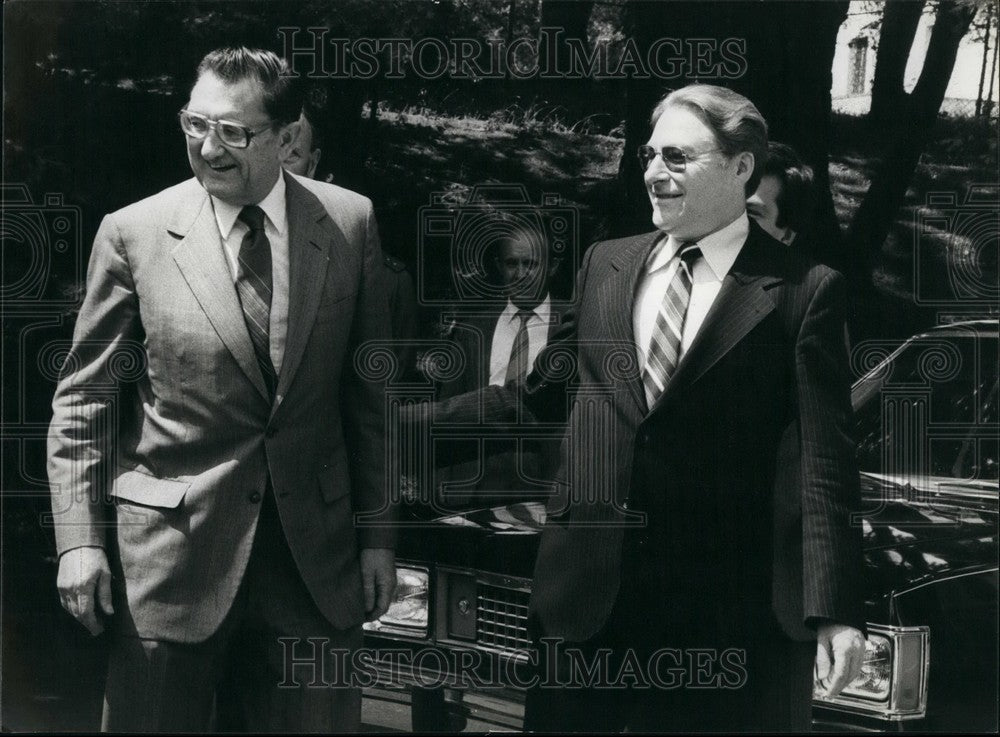 1982 US ,Edward  Rowny   &amp; Soviet Viktor Karpov - Historic Images