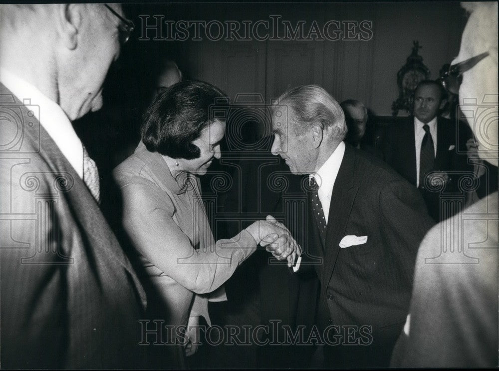 1977 Medicine Laureate Rosalyn Yalow & Nils Oleinikoff, - Historic Images