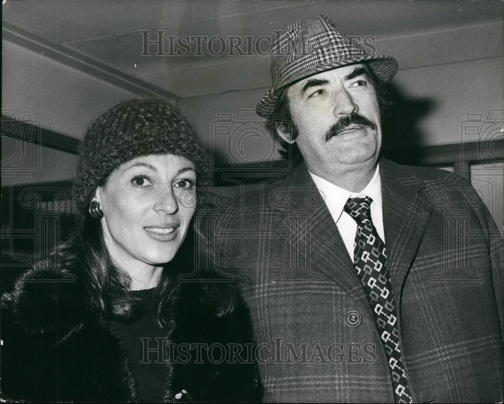 1970 Press Photo Actor Gregory Peck & wife Veronique - KSB50695-Historic Images