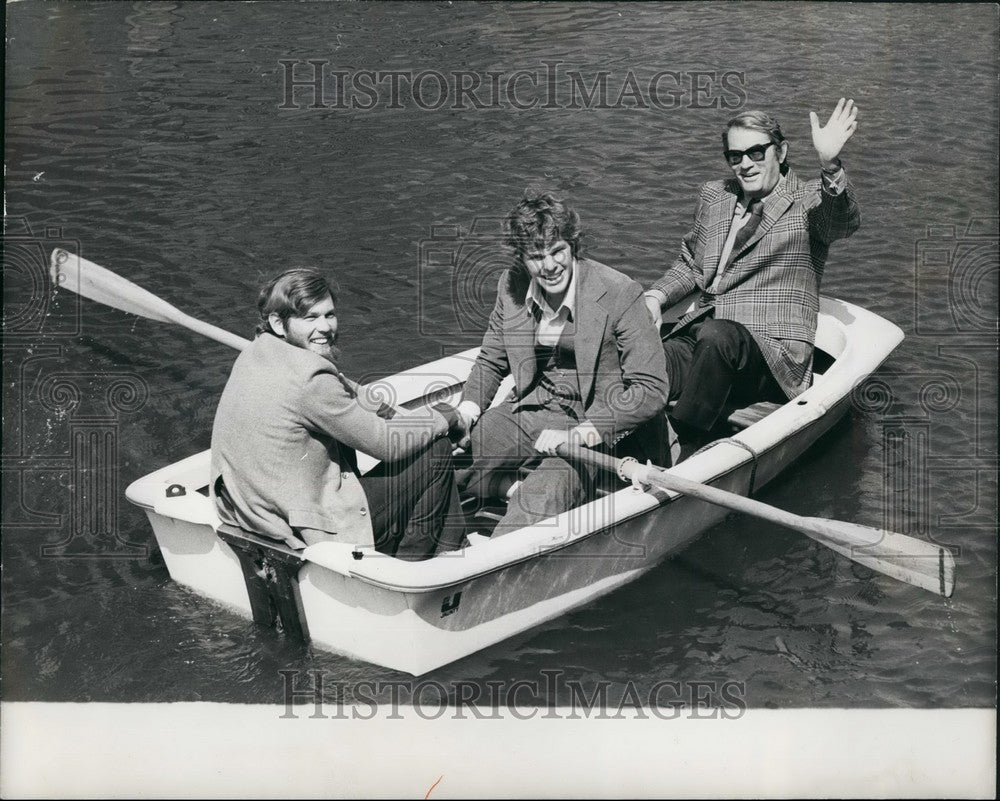 1974 Press Photo Actor Gregory Peck & Joseph Bottoms In The Dove - Historic Images