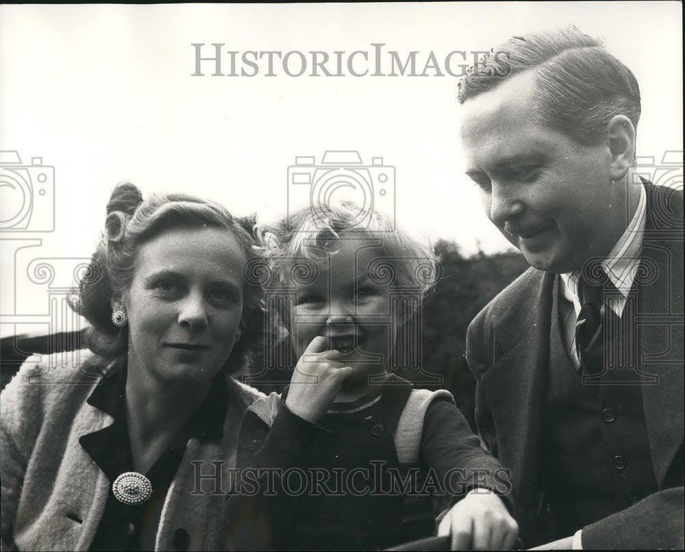 1947 Press Photo Harold Wilson wife son home - KSB50833 - Historic Images