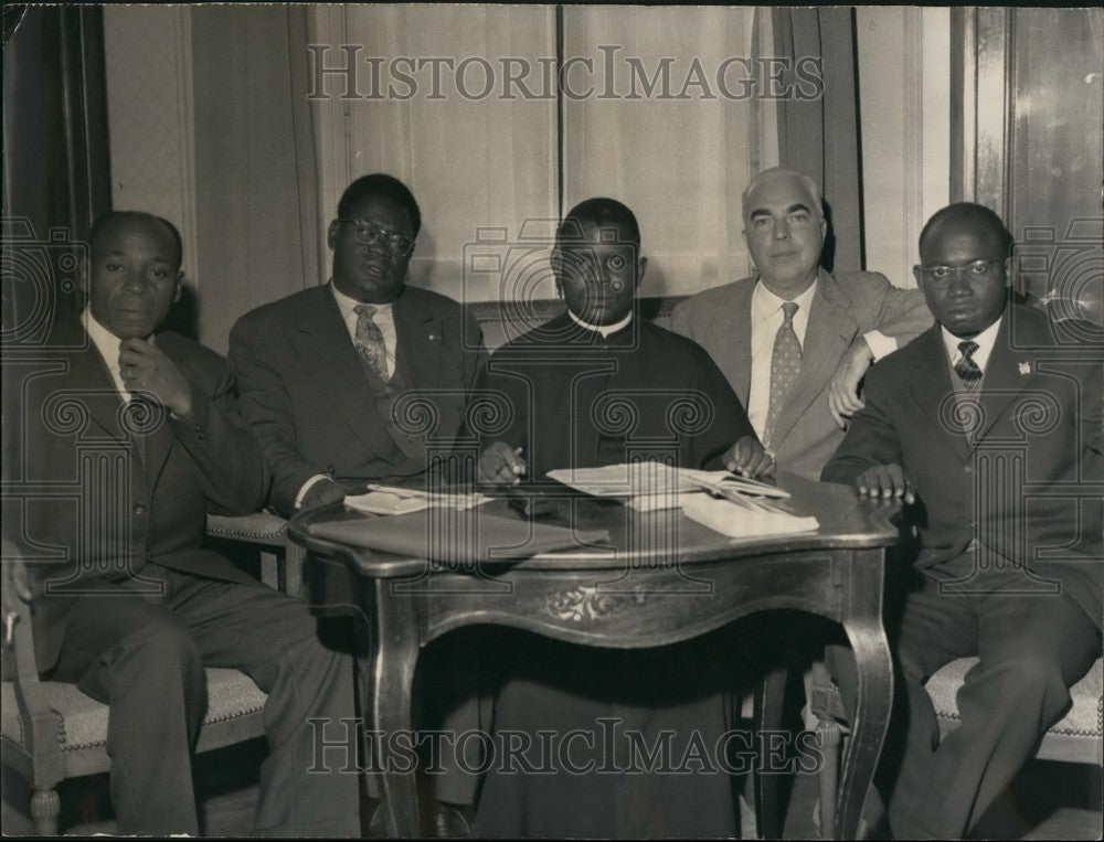 1958, De Gaulle Together with Other Delegates of African Governments - Historic Images