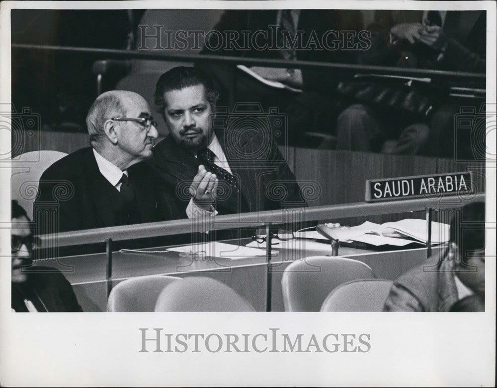 1974 Press Photo Saudi Arabia delegation Yamani Barcody Representative UN-Historic Images