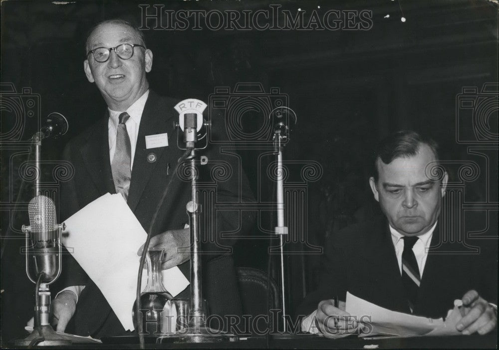 1957 Nobel Prize Winner Sir john Cockroft &amp; Mr. Luther&#39;s H.Evans - Historic Images