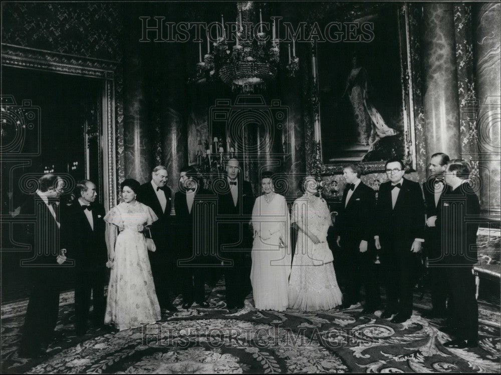 1977 World Leaders Meet The Queen At Buckingham Palace - Historic Images