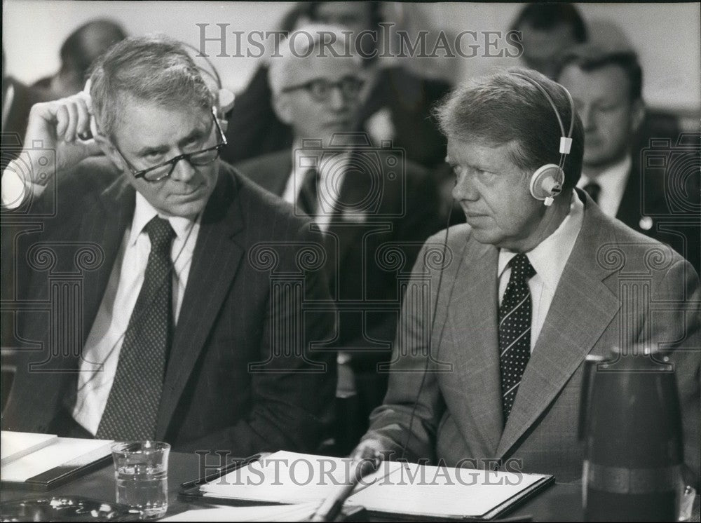 1977 Cyrus Vance &amp; President Carter Listen to NATO Leader Luns - Historic Images