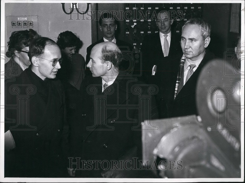 1955 Russian Journalists Good Rest - Historic Images