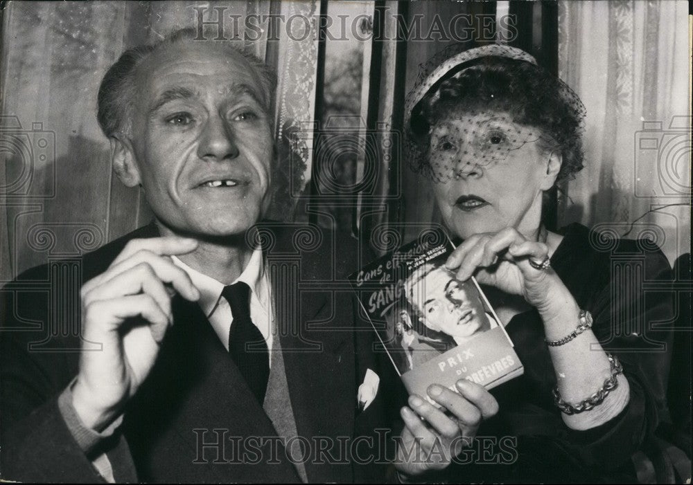 1954 Press Photo Detective Stories Authors Alain Serdac Jean Maurine Awarded - Historic Images