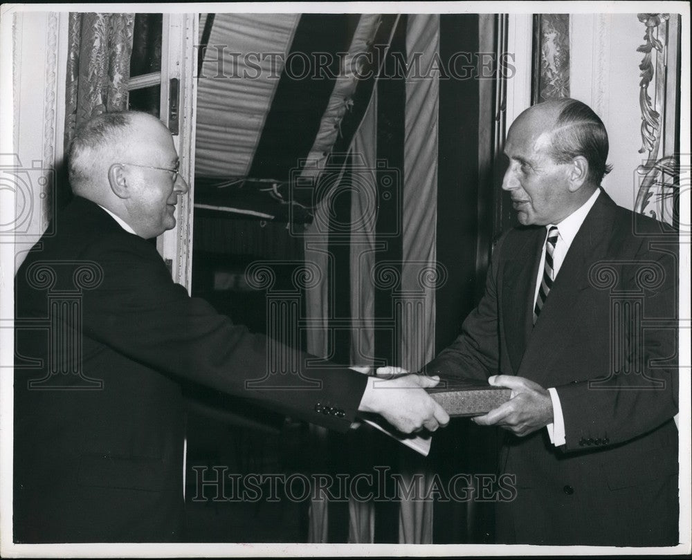 1960 Press Photo Dr. T.M. Knox Principal St. Andrews University plays Seligman - Historic Images