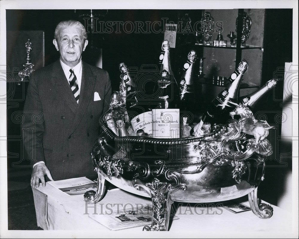 Press Photo Marc Sevastopoulo Coles Neidsich American Big Wine Bottles - Historic Images