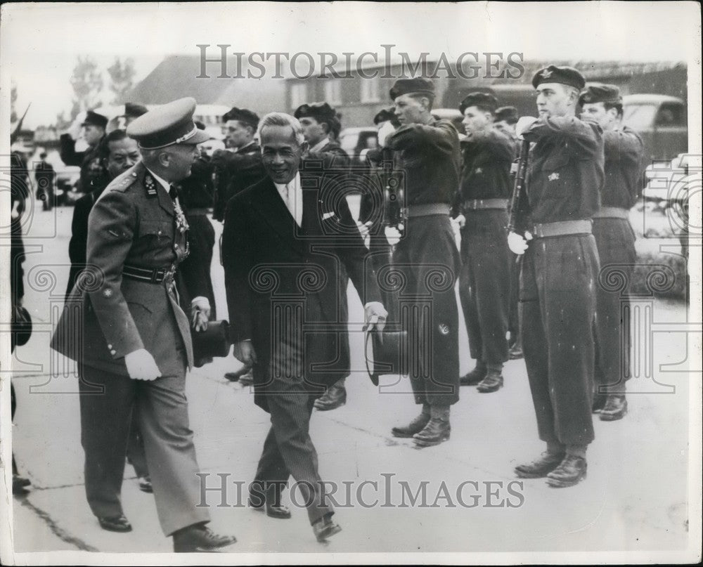 1955 Press Photo Thai Prime Minister Pibul Singgram Arrives Brussels Visit-Historic Images