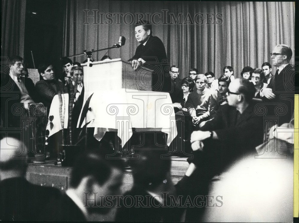 1968 Dubeck Government Economy Minister Ota Sik Speaking Swiss - Historic Images