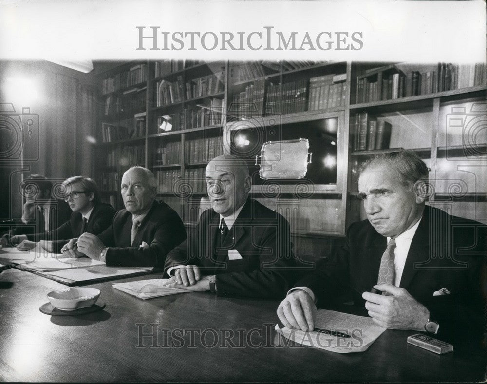 1971 Press Photo Northern Ireland Labour Party Press Conference Vivian Simpson - Historic Images