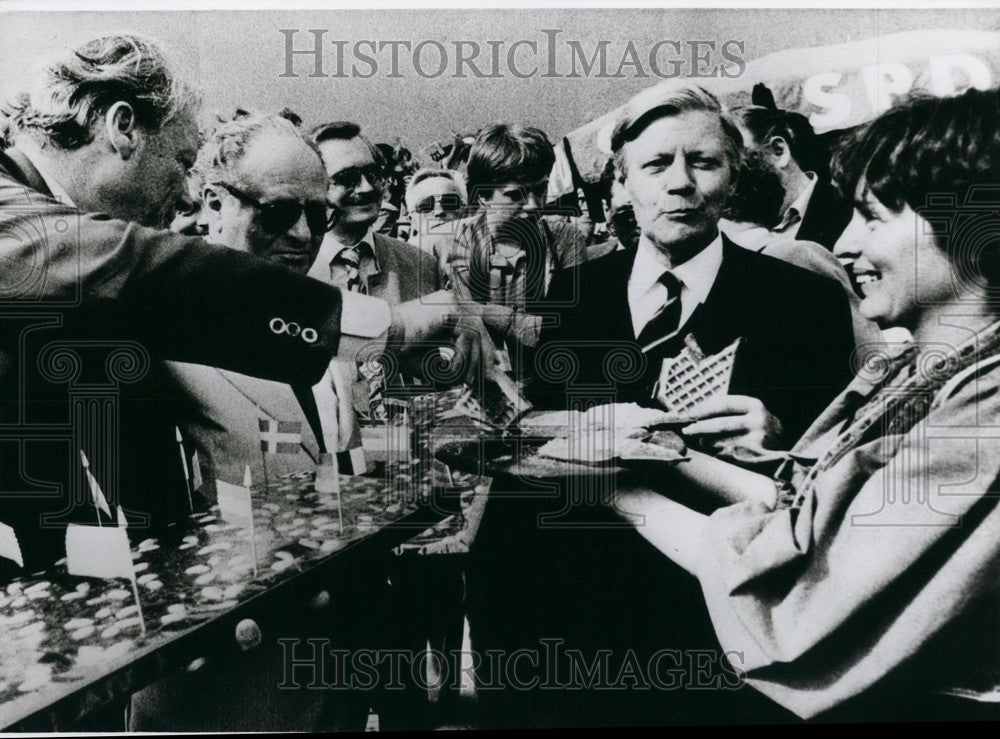 Press Photo Chancellors Helmut Schmidt Brudo Kresiky Willy Brandt At Dinner - Historic Images