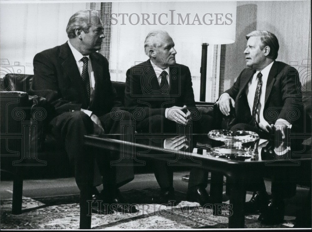 Press Photo Ewald Moldt  Gunter Mittag &  Helmut Schmidt - Historic Images