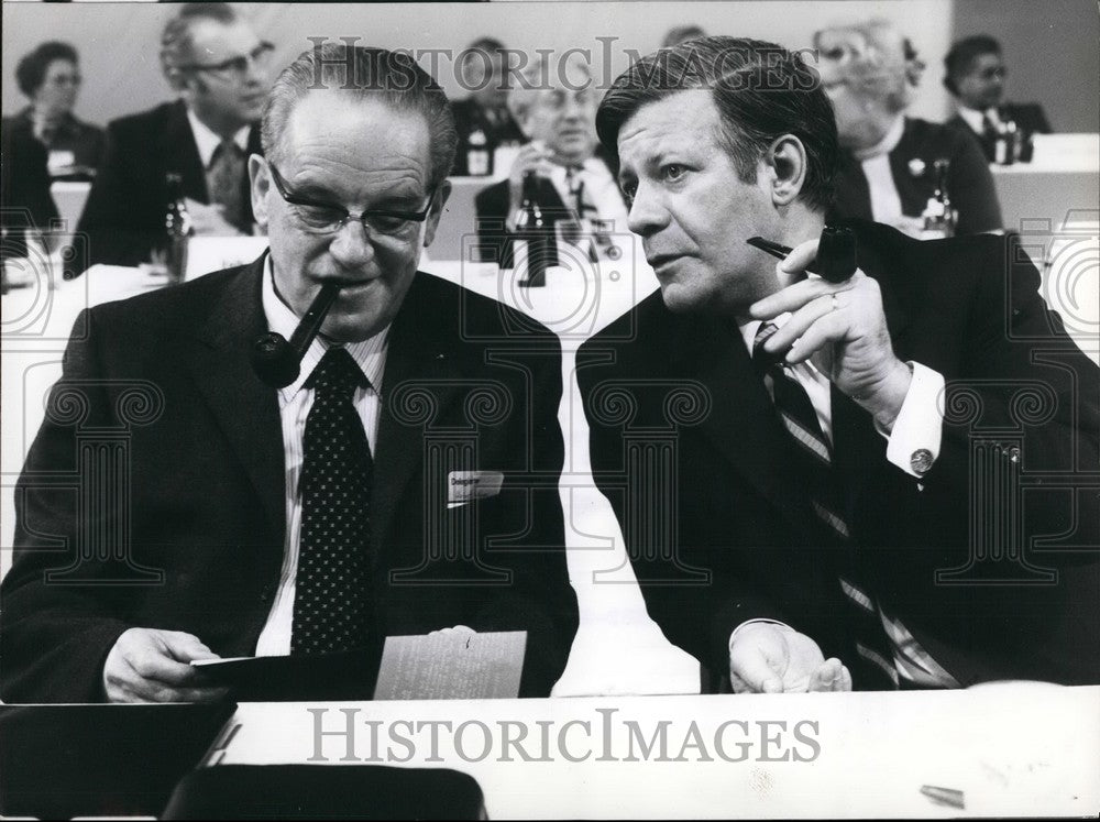 1972  Herbert Whenor &amp; Helmut Schmidt. - Historic Images