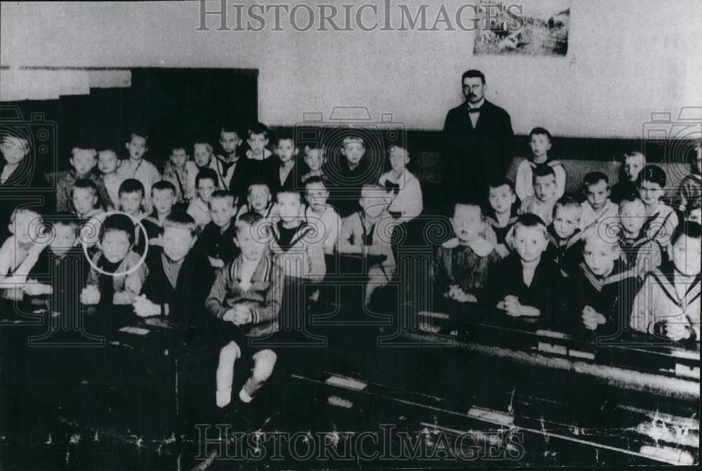 1925 Press Photo German Politician Helmut Schmidt As A Child - Historic Images