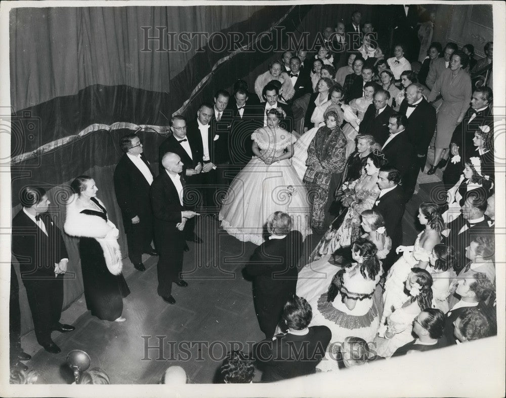 1953, Dr. Schlange Schoeningen addresses the cast - KSB52085 - Historic Images