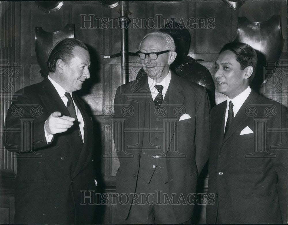 1969 Julian Amery, Lord Salisbury, Nguyen Xuan Phong  - Historic Images