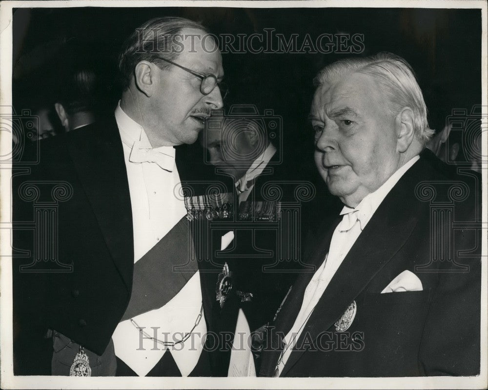 1954 Press Photo Marquessof Salisbury K.G. and Hon. Sir Patrick J.H. Hardon-Historic Images