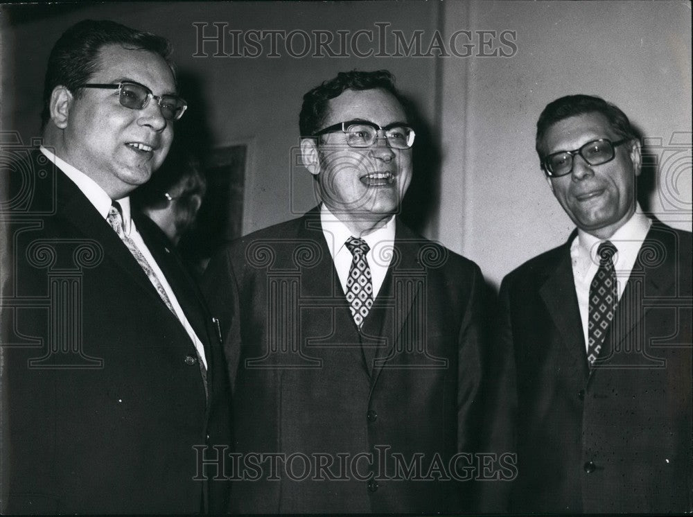 1971 Press Photo West Berlin&#39;s Mayor, Klaus Schultz, Herman Oxford &amp; P Lorenz-Historic Images