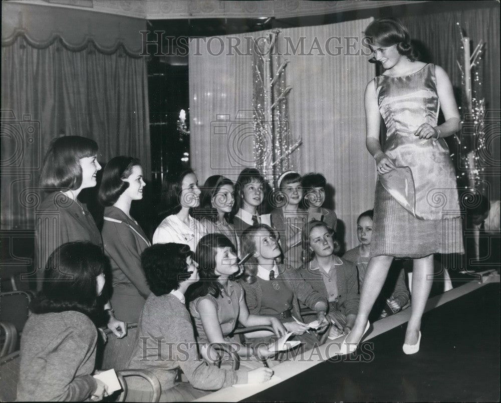 1963 Press Photo Junior Fashions On Show In London Modeled by Maris Tant-Historic Images