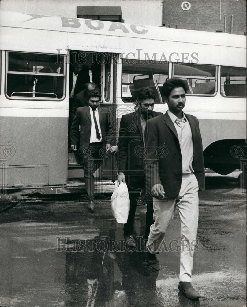 1970, Smuggled People from India Are Sent Home - KSB52585 - Historic Images