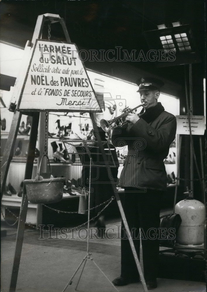 1957 Salvation Army kettle collection in Germany - Historic Images
