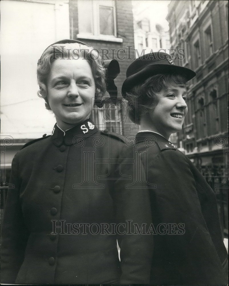 1970 Press Photo New-Style Salvation Army Uniform for women - KSB52653 - Historic Images