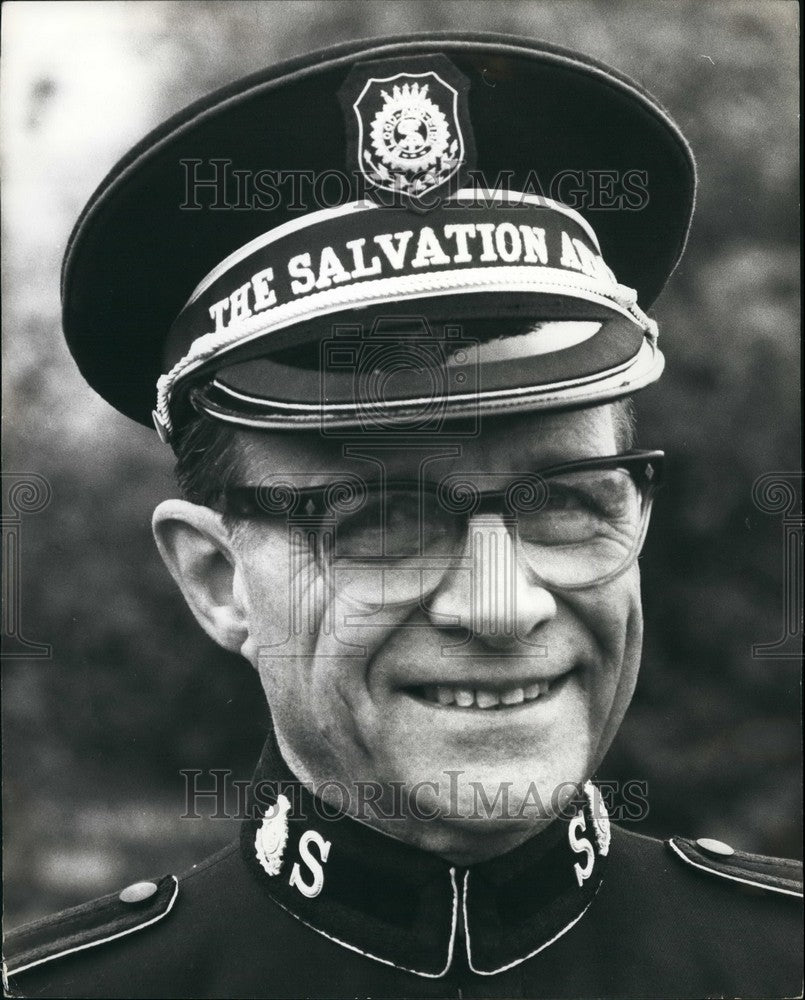 1977 New Leader for Salvation Army ,Arnold Brown - Historic Images